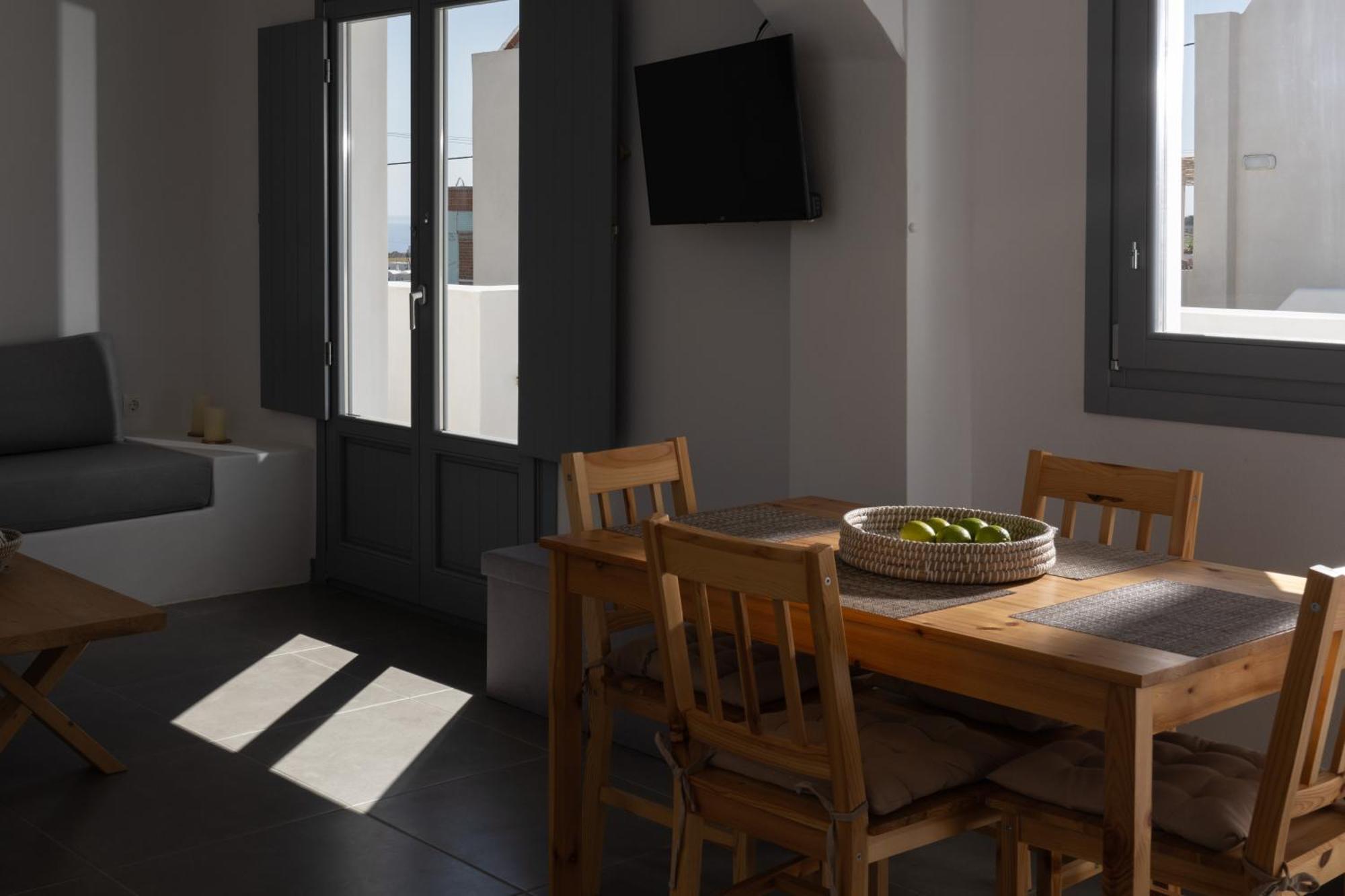 The Vine Suites Vourvoúlos Extérieur photo